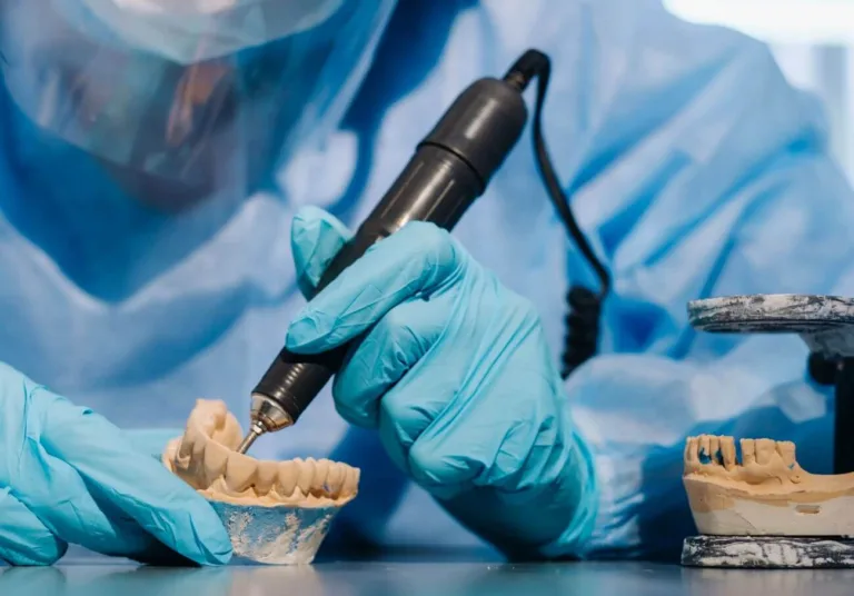 Jak wybrać dobrego protetyka? Wskazówki