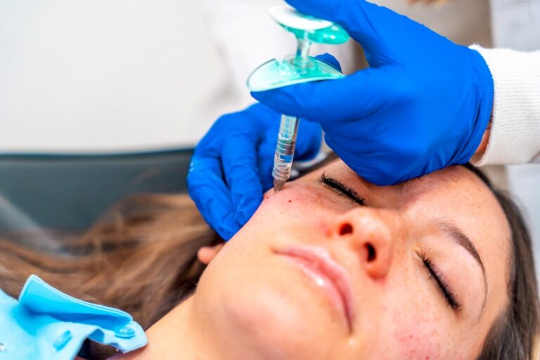 Botoks – sposób na wygładzenie zmarszczek mimicznych po czterdziestce