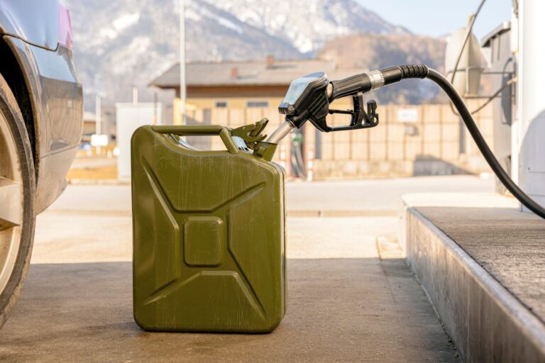 Jak bezpiecznie przechowywać paliwo w firmie i domu